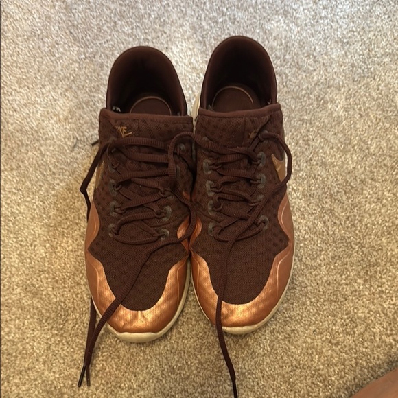 Women’s maroon Nike running shoes - Picture 1 of 5